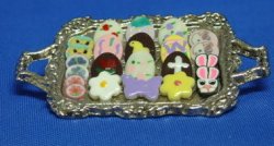 DE205 - Tray of Easter cookies and candies