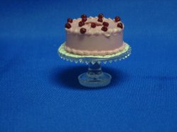 DE92 - Raspberry Cake on Stand