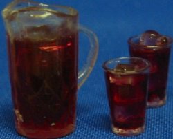 BE45A Pitcher and 2 Glasses of Strawberry Fruit Drink