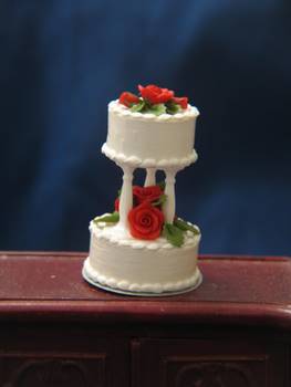 DE102 - 2-tiered cake with red roses